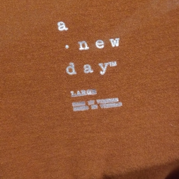 A NEW DAY RUST COLORED TOP - Picture 3 of 5